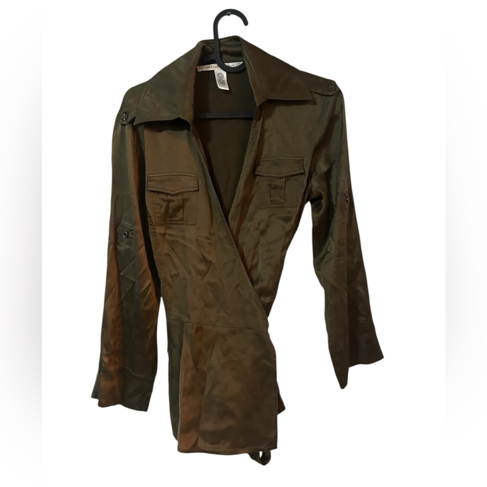Diane Von Furstenberg Olive Green Silk Wrap collared blouse size 4.